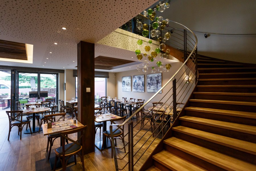 Salle avec accès à l'étage